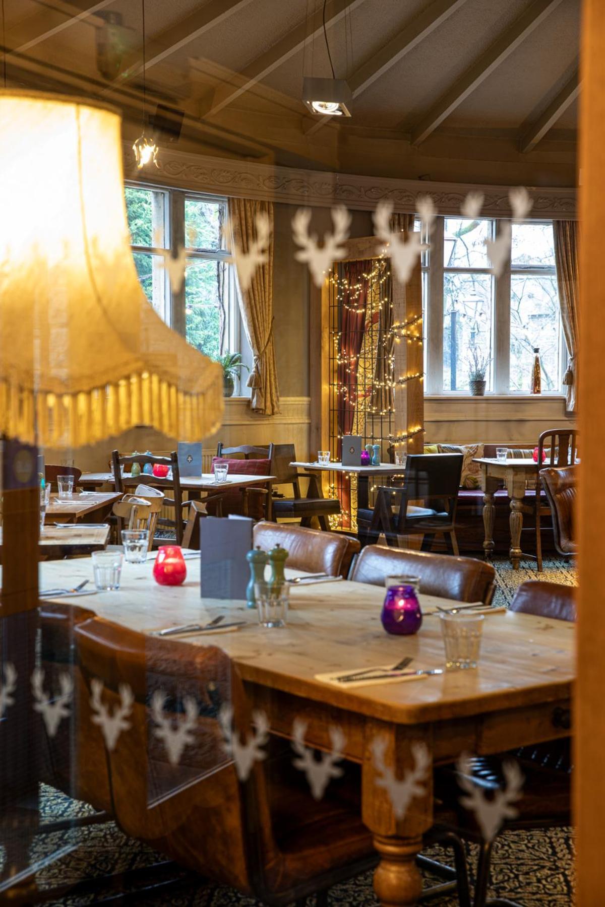 The Devonshire Arms Hotel Baslow Bagian luar foto