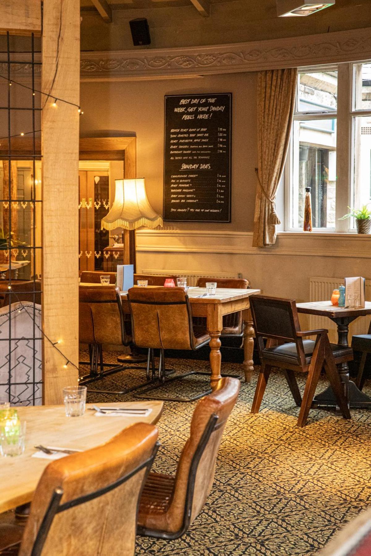 The Devonshire Arms Hotel Baslow Bagian luar foto