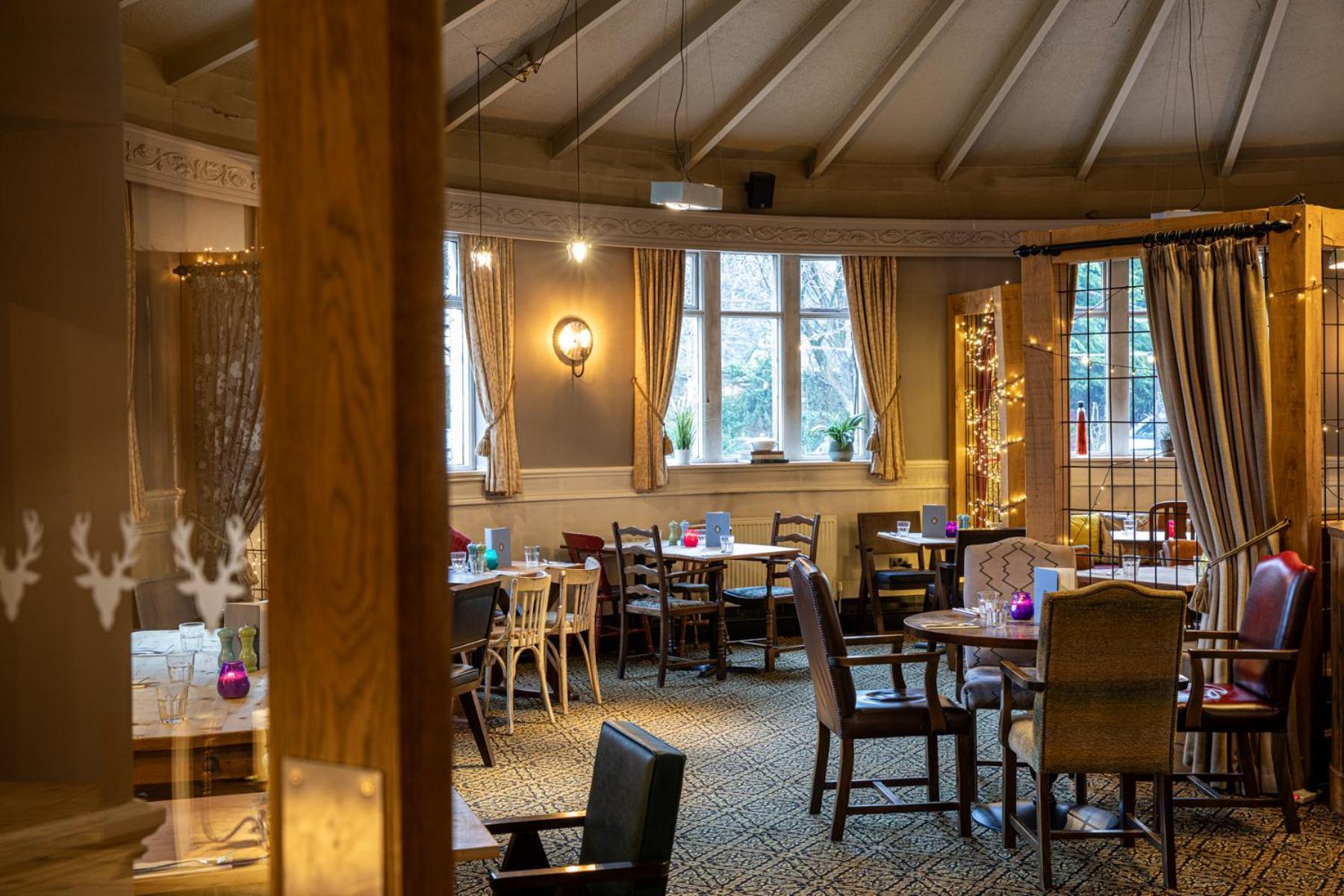 The Devonshire Arms Hotel Baslow Bagian luar foto